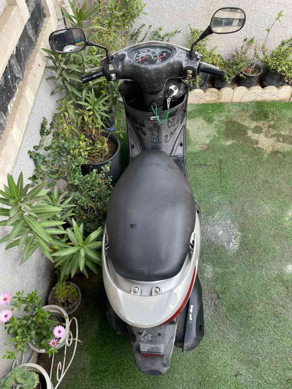 بريز لايت ناصي رمبة رمبة رمبة مو مال شارع.. كفالة عامة شرط الفحص اذا برغي مفتوح من المكينة او الكفر او الهندر او الاكسل تاخذهة بلاش.. الدراجة كارتون اخت الزيرو بعدهة  بلادية بشرط بلك اليابان بيهة وبراغي الدراجة بلادية من الطول للطول ضمان شهر والله من باب البيت تايرات جدد دبلات زبد مكينة خرسة عبالك شحن متدري طافية مشتغلة،، شلعة قوية معدل اذا مو تعبر ال١١٠ مرجوعة،، كفرات بلادي ختم واحد،، كهربائيات فول كلشي شغال،، دراجة بالعافية عل ياخذهة اجدد من الموجودات بالرمبة اوراق كاملة منفيست  ووصل شراء من الرمبة بأسمي مصار شهرين ماخذهة،، رايدهة ب850 ومجال بسيط مكاني بالمنصور واتشرف بيكم مكلف بلنشر الدراجه مو اليه هذا رقم صاحبها 
رقمي ***********
