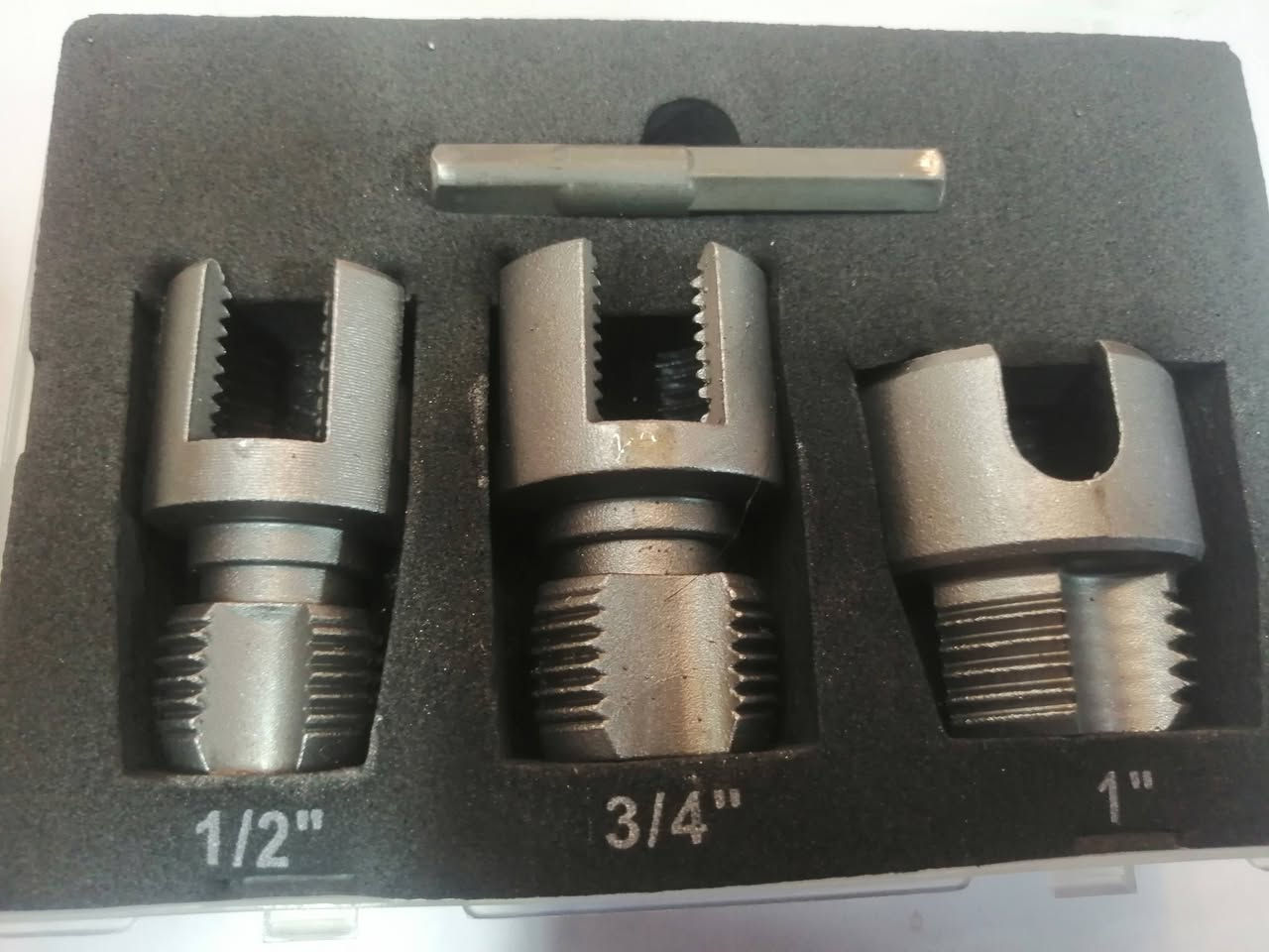 عدة مواد وصلتنا حديثا وبالأسعار المذكورة تحت الصور مع وجود خدمة التوصيل بسعر ٥٠٠٠ دينار للمحافظات كافة، حارث العزاوي *********** فايبر واتساب، بغداد شارع الرشيد ،باب الأغا ،مقابل سوق الصفارين
