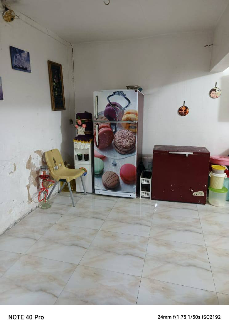 بيت المساحه 100متر مربع يتكون من 2غرف نوم وصاله واستقبال وحمام داخلي وخارجي ومطبخ الموقع منطقه اامام عون قرب حلويات دهين ابو علي متوفر كافه الخدمات ماء كهرباء، مجاري تبليط يبعد. عن شارع بغداد. 150 متر طابو زراعي سند. 25 السعر 70 مليون او مراوس حسب القناعه ***********
