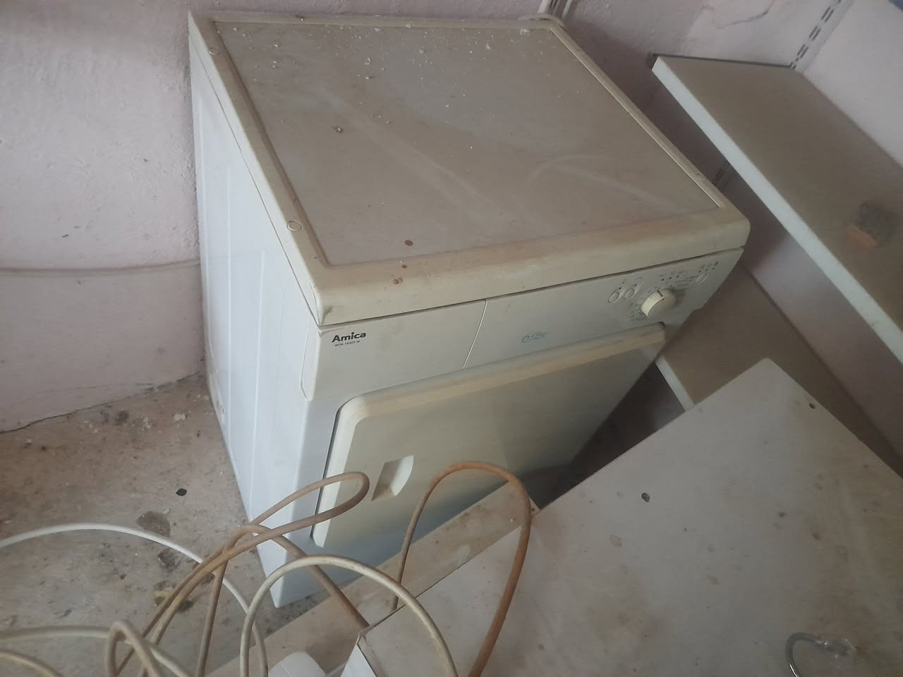 السلام عليكم 
اثاث للبيع 
وبسعر مناسب 
***********
