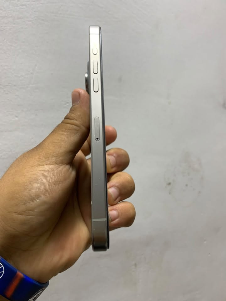 للبيع: iPhone 15 Pro Max (مستخدم بحالة ممتازة)📱
🔹 الذاكرة: [ / 256 جيجابايت]

🔹 اللون: [ تيتانيوم طبيعي ]

🔹 نسبة البطارية: (93)% 🔋

🔹 حالة الجهاز: [ مستبدل شاشة وال ضهر مكسور فقط باقي الجهاز كله شغال)

🔹 الملحقات: [ بدون )

📍 الموقع: [بغداد البياع)

💰 السعر: [675)وبي مجال حك الجيه

📩 للتواصل والاستفسار: واتساب ***********
