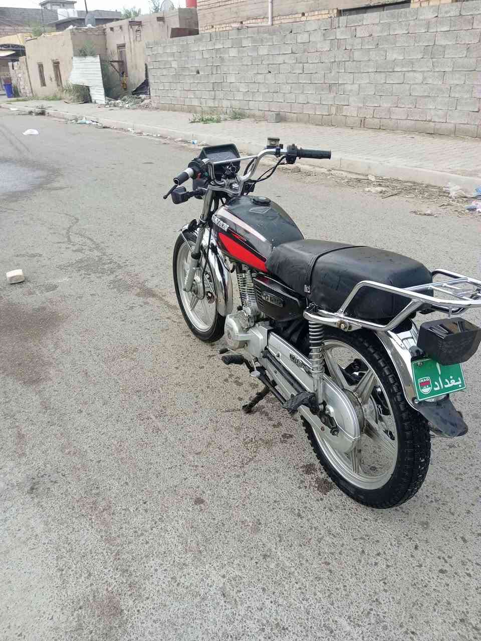 اسلام عليكم دراجه للبيع سفان موديل 
21 اوراق اصوليه دراجه نضيفه أو حلوه شلعه أو معدل مكان محموديه السعر 425 أو بي مجال بصيط 
***********
***********
