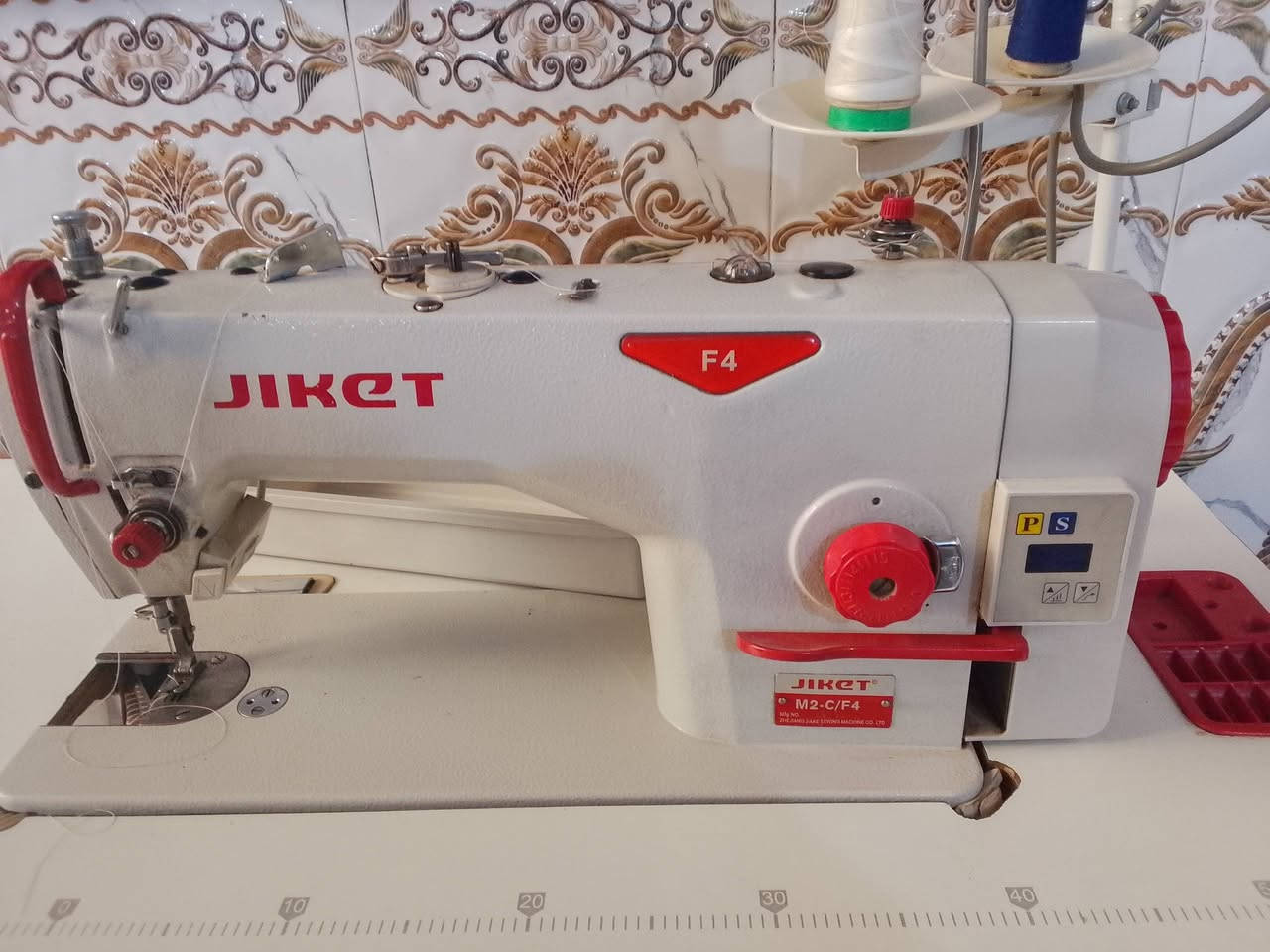 سلام عليكم
مكينه خياطه البيع 
سعر 250
***********
