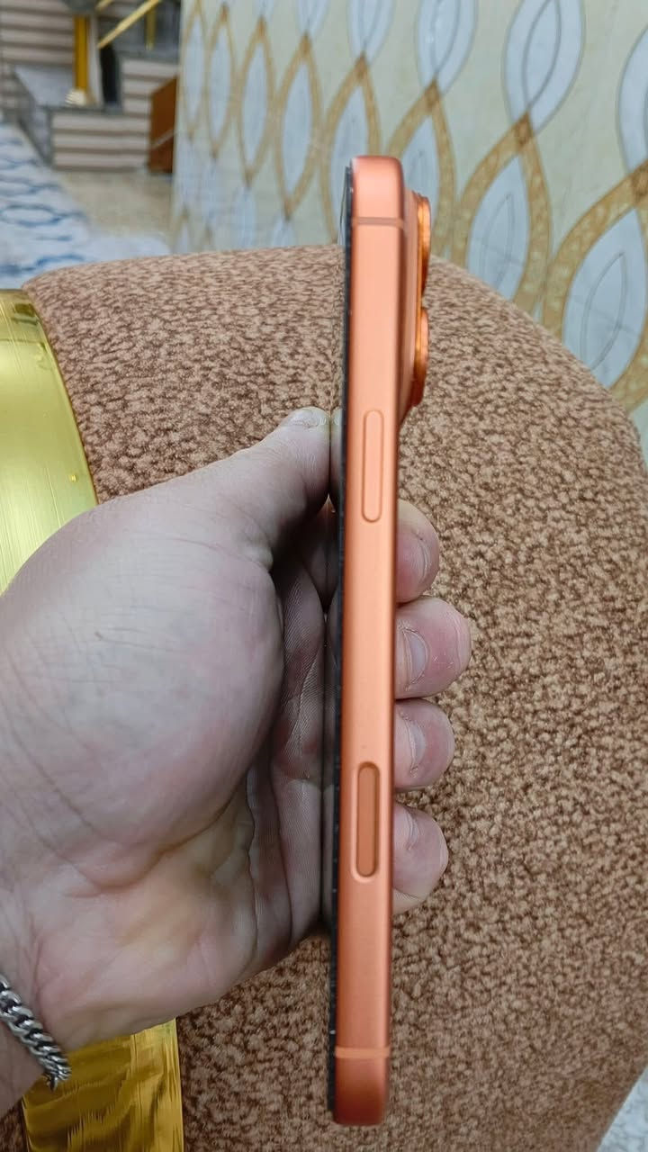 للبيع جهاز ايفون 17برو ماكس  نسخت ZA السيم كارت ياخذ شريحه خط واحد مشحون 19الجهاز جديد فقط مفتوح من الكارتون بس بيه شك قليل بس معمره غراض كامله سعره1825مكاني كربلاء للتواصل على الرقم***********
