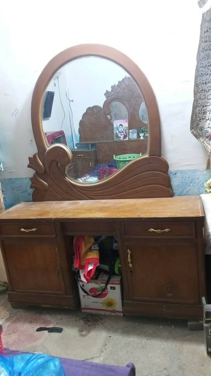 غرفة اخشاب مستعمله متكونه من 6قطع  كنتور 4 ابواب وزاوية 2 باب وميز تواليت وجربايه غرفه نضيفه تزكام مو سوكي تفصال
غرفه نوم مستعمله للبيع


**إذا كنت صاحب هذا الإعلان وتريد حذفه لأي سبب، رجاءا أرسل رسالة إلى الدعم الفني**