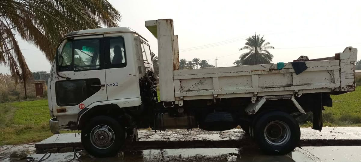 نيسان ٤طن قلاب بلاد محرك شاطي مكفول رقم قادسية انكليزي مكلف بل نشر رقم صاحب السيارة ***********
