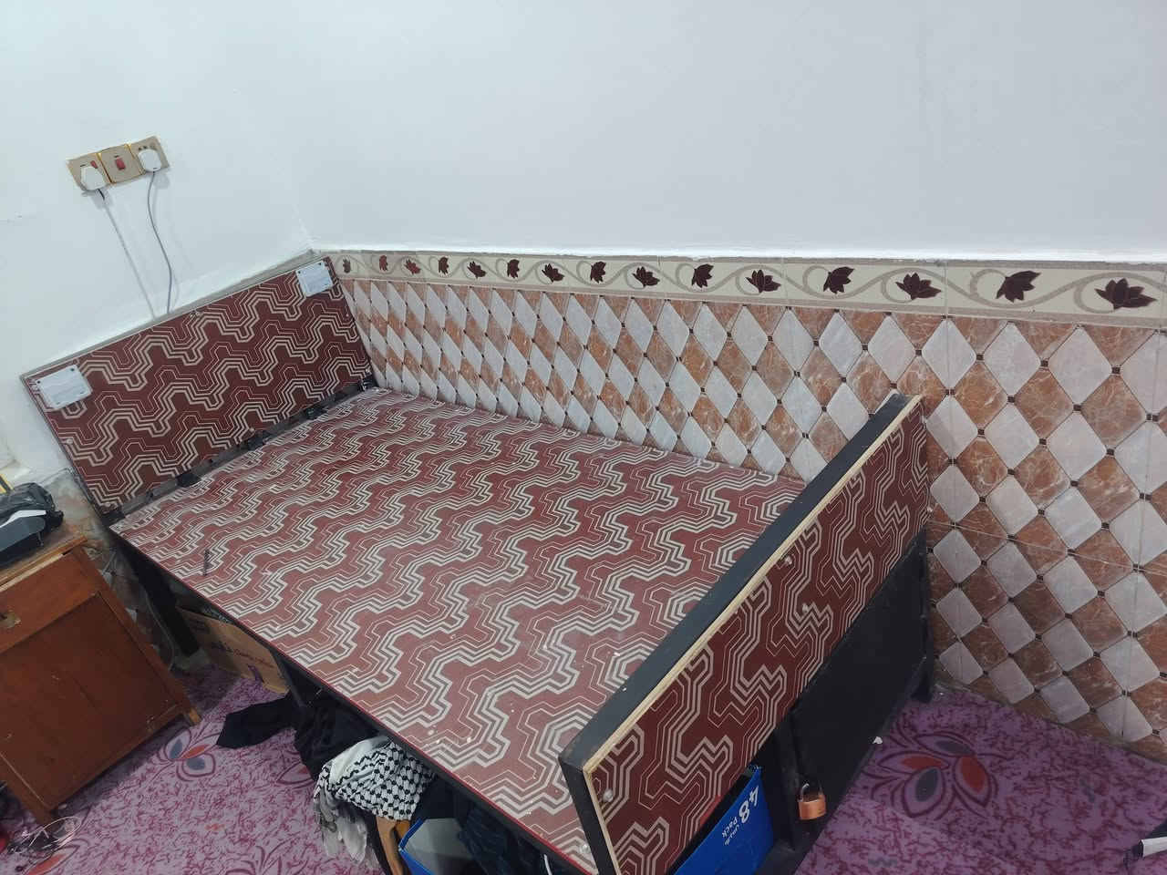 جربايه نفر واحدتفصال حديد قوي وخشب ثقيل وبيه ديلاب جواه وقفل ست أرجل سعرها ١٥٠ وبيه مجال قليل لأن أنه مفصلها ١٥٠ الشراي يراسلني خاص أو واتساب فقط *********** مراسله فقط مكاني بني منصور قرب مدرسه الجهاد الابتدائية شارع الشهيد الشيخ عبد الغفار المنصوري
