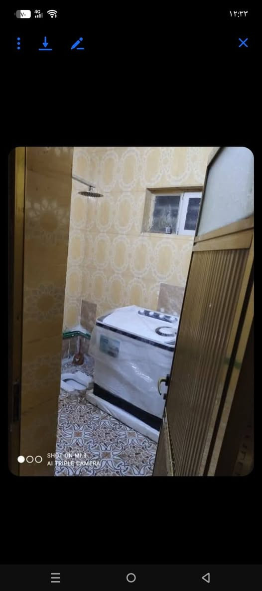 🏡 دار فاخر للبيع في كربلاء المقدسة –
📢 إعلان رقم (833)

هل تبحث عن بيت راقٍ، موقع ممتاز، وتشطيب حديث؟
هذا العرض مناسب للسكن والاستثمار معاً 👌

📍 الموقع: كربلاء المقدسة – مقابل مستشفى العباس الاهلي / ثالث بيت عن الشارع العام
📐 المساحة: 165 متر مربع
🔹 طابو  زراعي
🔹 عرض الشارع 8 امتار

🏠 مواصفات الدار:
✨ طابقين  بتصميم عصري
✨ أرضيات مرمر فخم (الطابق الأول)
✨ بورسلين أنيق (الثاني)
✨ مطبخان (حار + بارد)
✨ نظام كاميرات مراقبة كامل
✨ عاكس كهرباء ثري فيز

🔸 الطابق الثاني:
▪️ 3غرفة ماستر

▪️ حمام كبير
▪️ هول واسع

🔸 يصلح حسينيه 

💎 موقع هادئ + بناء حديث + مواصفات كاملة = فرصة لا تعوّض

📞 للاستفسار والحجز:

*********** 

📍 العنوان:
كربلاء المقدسة – مقابل مستشفى العباس الاهلي قرب بيت بحر
