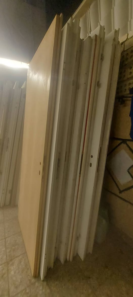 السلام عليكم عندي بيبان العدد ٤٥ باب اذا واحد ياخذهن شلع اساهله بيهن ***********
