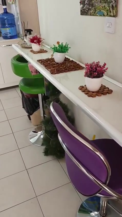 السلام عليكم للبيع كاونتر شقه غربي جهه يسرى وغرفة نوم تركيه وتخم ديوان ١٠ نفرات للتواصل ع هذا الرقم ***********
