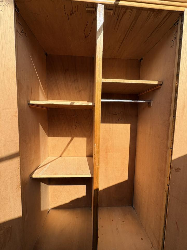 كناتير ٢ كامل مع رفوف جديد استعمال قليل صاج قوي يتحمل غراض ونضيف الواحد ب١٧٥ وثنين ب٣٠٠
الاستفسار على الرقم ***********
