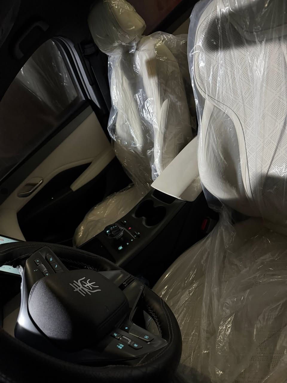 السلام عليكم  (BYD Qin Plus) 2025 للبيع
مرقم نينوى ماشية( 2080 )كيلو بعدها زيرو
مكفولة من الشخط 
السعر(17850) (السيارة مرقمة نينوى) 
وياهة بورد حماية مال شحن

*********** اتصال

*********** واتساب
