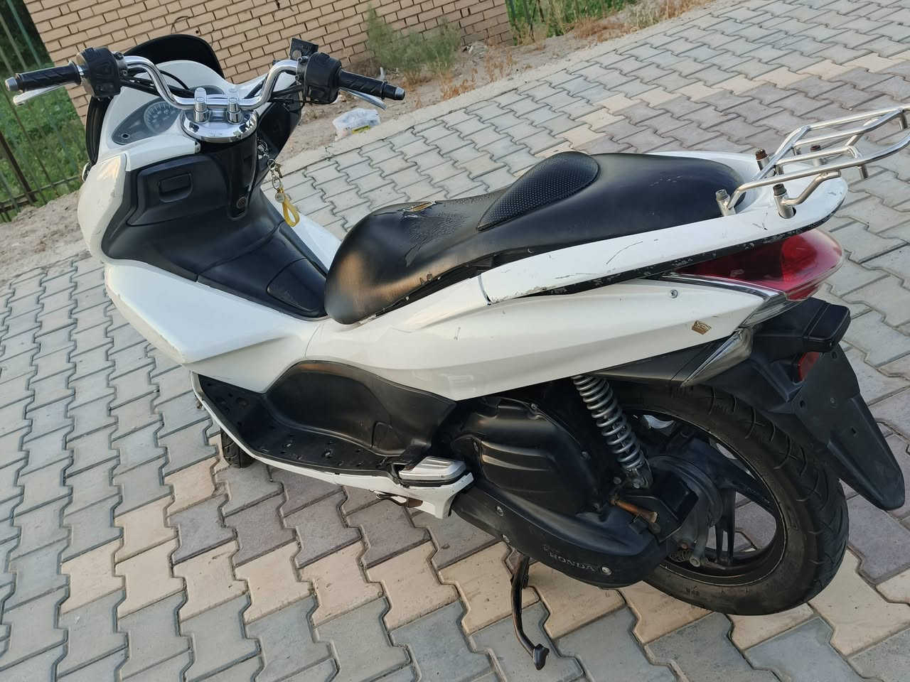 سلام عليكم
للبيع درجه  pcx  

جيل اول ياباني jf

 محرك 150 

كله شغال حساسات حساس ستان 

دراجه حلوه ونضيفه 

السعر 950 وبيه مجال 

مكانه كوت حي الحوراء 

للستفسار خاص او على الرقم /***********

