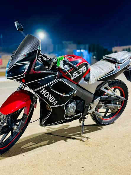 السلام عليكم 
دراجه #سي #بي #أر #بطح 125
دراجه خير من الله كله بلادي 
سبانه ممدوده عليهه يعني كله بلاد 
زوج تايرات جدد صالنصه رياضي جديد 
دراجه كله شغال مابيه اي نقص  
#ب 775 وبيهه مجال 
واسط قضاء #الزبيديه
***********
