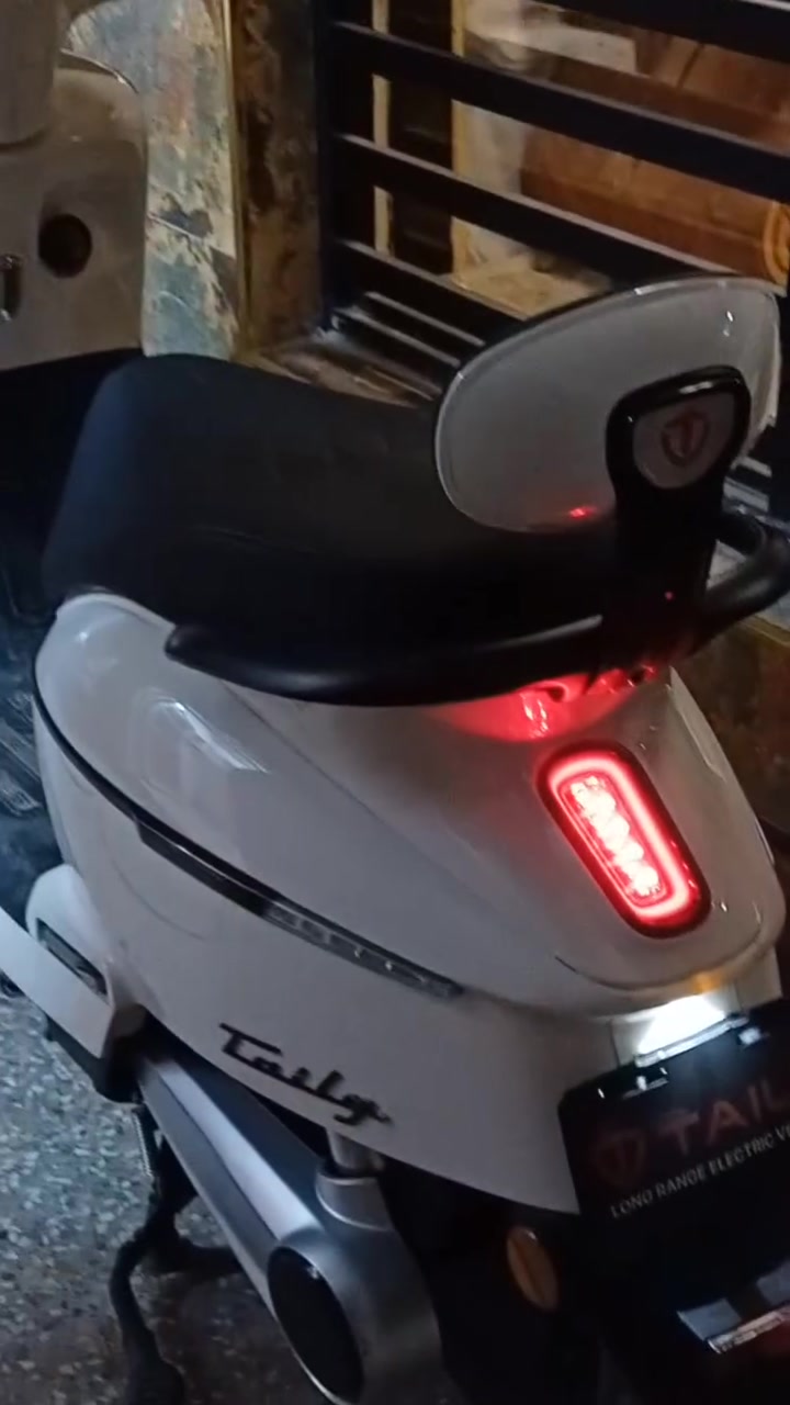 سلام عليكم
دراجة كلاسيك 🛵
تايلج الاصلي 💥
دراجة جديد 
لون بيجي مطعم بسود
شاشة بلاد 
مري ابلاد 
سرعة 60 حقيقي 🔥
مسافة 60 كيلو ✅️
الموصفات 
شاشة 🎦
نضام بك 🔥
اشاير يمن يسار 
اشاير رباعي 
لايت لد بلادي 
عالي ناصي 
رماش✅️ 
بصمة 
تشغيل عن بعد
دراجة طستهة تخبل 
جامعة سوده 

السعر مليون وبيها مجال بصيط 
الاستفسار ***********
العنوان بغداد مدينة الصدر الاورفلي
