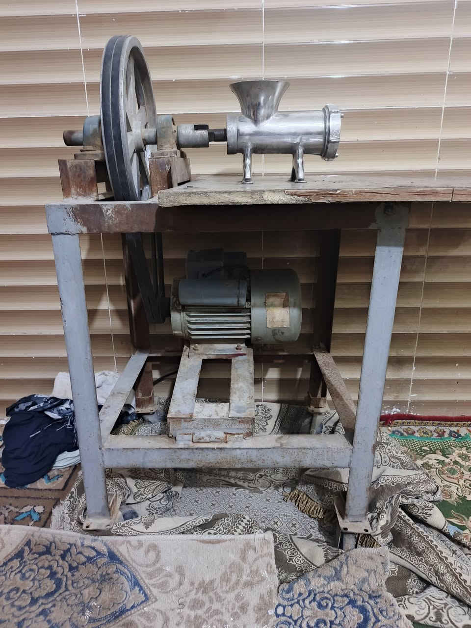 السلام عليكم مترامية مال لحم مضيفة حيل متطورة كبير  مضيفة حيل السعر 125وبيها مجال المكان أبو غريب مقابل حليب بلادي للتواصل *********** بي واتساب
