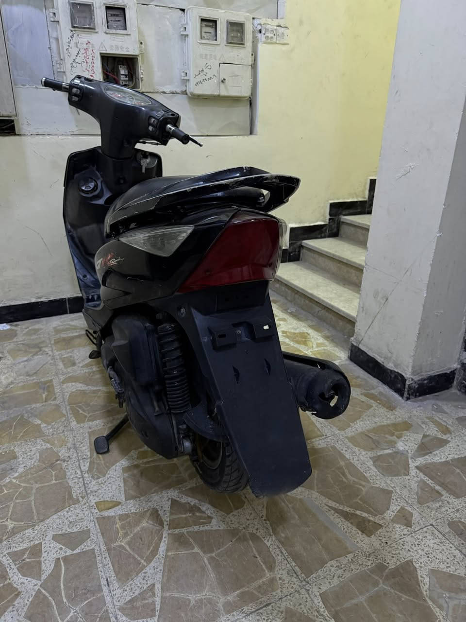 السلام عليكم ثعلب للبيع السعر ٥٠٠ الف بلاش                                           الدراجه خير من الله مكينة مكفولة ما مفتوحه نهائيا لا تبخير ولا تنقيص ولا نضوح الدراجه مكينتها كلش ناعمه (خرسه) كفرات اصلي سوادات كلها بلاديه كلشي بلادي يعني الدراجه تاخذها وتترحملي نكره سلف بكل وقت بعز البرد تجي عليها نكره سلف كهربائيات اربع اشاير لايتات  بكلايت خلفي كله شغال مابيها نقص فقط خرز الكلج تعبانات سعرهن ٣ الاف بهيج سعر وهيج نضافه متحصل مكاني بغداد الاعظمية واتساب فقط متواجد *********** وارجع واكرر الدراجه من التاير للتاير بلاد✅⚡️
