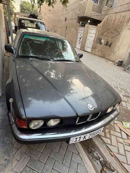 السلام عليكم ورحمة الله وبركاته 
بي أم لبيع مديل ١٩٩١ 
حجم ٧٣٥ 
مكينه ٣٥٠٠.    ٦سلندر 
صدر جديد 
سلايت قماره شغاله طكتين 
تخم تاير جديد 
ما بيه نقص ان شاء الله كهرباء كله شغال 
مكينه حلوه كلش 
السياره رقم وهزه جدد صار سبوع من حولته باسمي سنويه ٢٠٢٧ 
رقم انكليزي بغداد. مكاني بغداد الامين الثانيه 
السعر ٤٤ وبيه مجال بسيط 
خابر وتدلل   ***********
