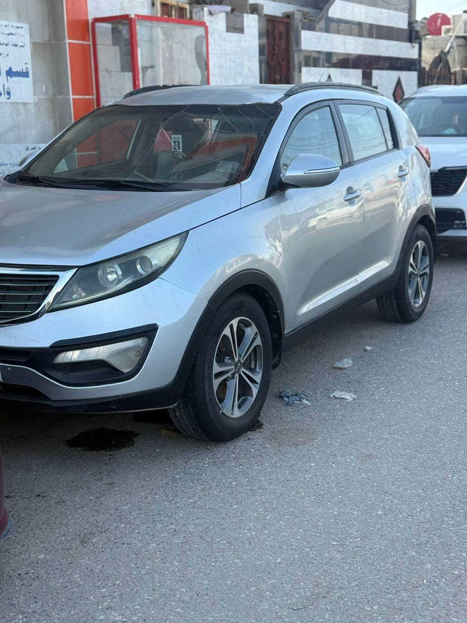 كيا سبورتج مديل 13 رقم ذي قار مشروع وطني تحويله هنا بالبصره راعيه بالزبير سنويه هسه انتهت ب26
كير محرك تبريد كهربائيات كله شغاله 
تخم تاير جديد 
سياره بيه جفيه صفح ومتأذي بيه مدكر خلفي ومعمره ومصبوغه عام 
سعره 110
البصره الجنينه 
*********** البصرة, العراق
