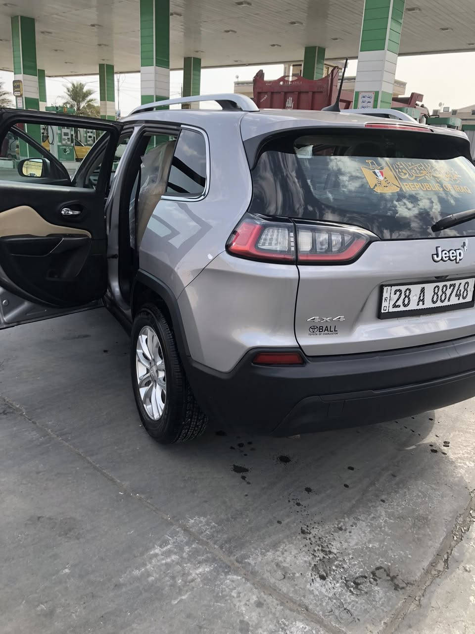 بيع مستعجل جيب بزوني لاتثيود فور ويل يعني دفع رباعي موديل ٢٠١٩ محرك ٢٤٠٠ يعني ٤سلندر رقم نجف باسمي ماشيه ٨٤ صونارها موجود يمك بالمنشور قبل١٠ ايام صوره الحادث وصور الحالي كلها بالمنشور مكان السياره موجود بالعماره محافظه ميسان اللي يحب يراسل اويخابر عالرقم *********** السعر مناسب جدا جدا فقط ب١٢٤$ وبيها مجال بسيط جدا جدا يعني حق جيتك بس أقرا منشور كلش زين قبل لا تخابر واسف جدا لاطاله بالكلام
