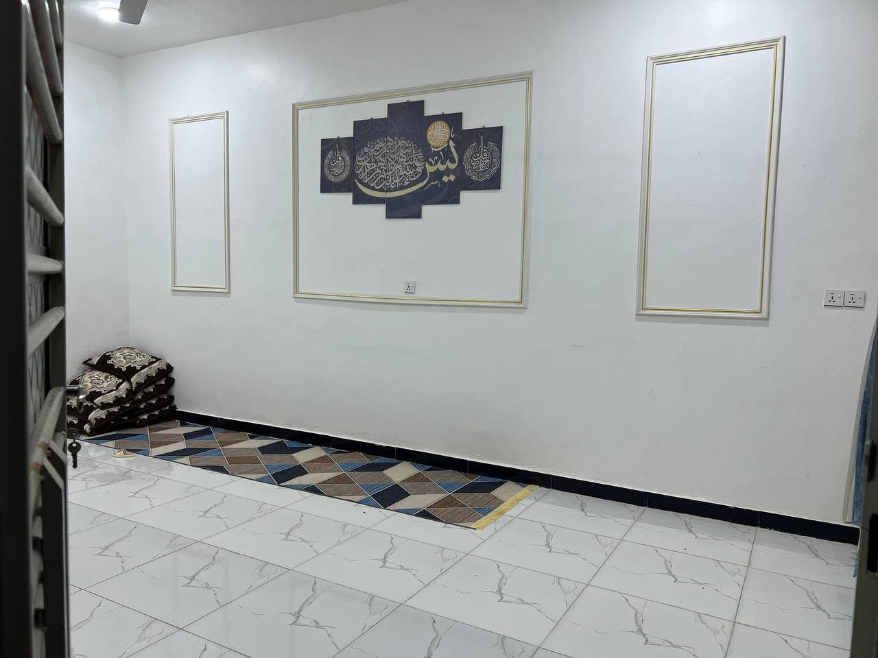 اللهم صل على محمد وال محمد 
دار للبيع مساحة 200 متر 
حي الحكيم قرب المستوصف 
نزلة علي الامير قريب ع شارع 
طابقين بناء حديث 
الطابق الأول غرفتين وهول مطبخ
وصاله وصحيات وكراج 
الطابق الثاني غرفتين وهول 
 بناء الطابق الثاني سقف سندويج 
ملاحظة نستقبل جميع العروض 
في محافظة واسط 
الاستفسار 
***********
