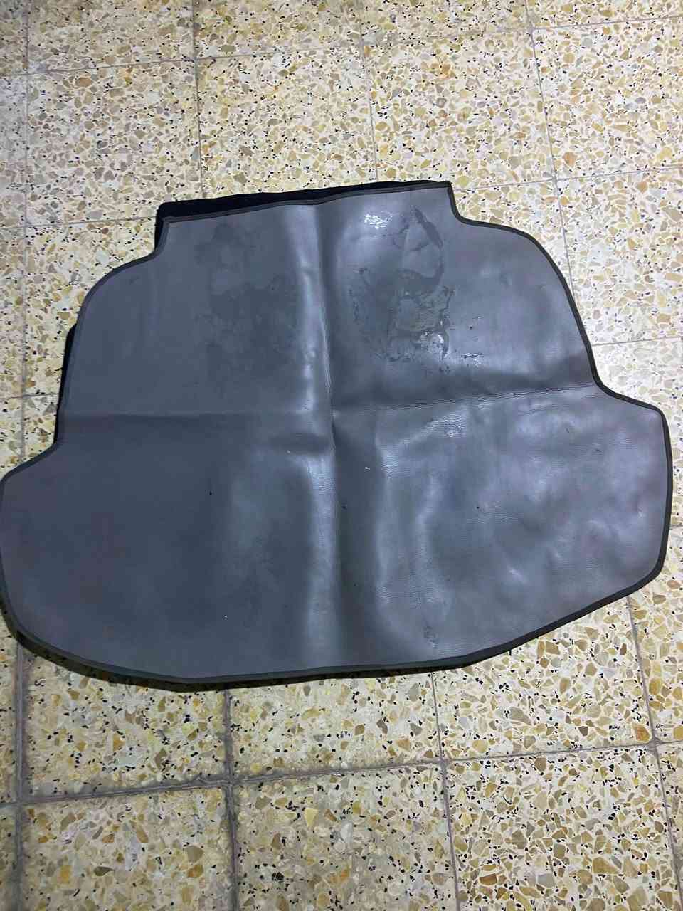 سلام عليكم فرشات جنطه 
المخمل سعر 30 وبيهه مجال 
والفرشه الجلد سعر 25 وبيهه مجال 
مكان سيديه تقاطع درويش 
رقم ***********
