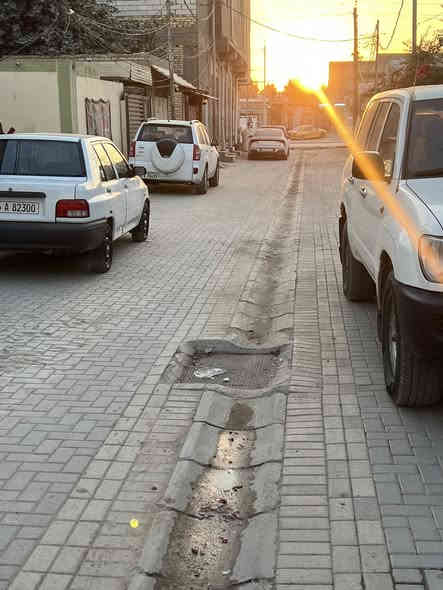 🏠دار سكن للبيع 🏠
__
⭕العنوان:حي الفرات 
  ⭕قرب;جامع العقيله قريب عل شارع العام 
⭕موقع مميز _
____
🌿طابوصرف
🌿بناءقديم يباع عرصه 
🌿عل شارع 10

♦️المساحة :198م² 
♦️الواجهة  9: متر
----------------
                     
تفاصيل الدار 🏠
___
🌿غرف نوم 2💯
🌿صالة 
🌿مطبخ 
🌿استقبال 
🌿مجمع صحي 
    
   #مكتب_صناع_المال_للعقار 
عنوان المكتب
الفرات شارع الصب قرب التسفيرات 
للاستفسار مراجعة المكتب اوالاتصال على الارقام 
***********
***********
