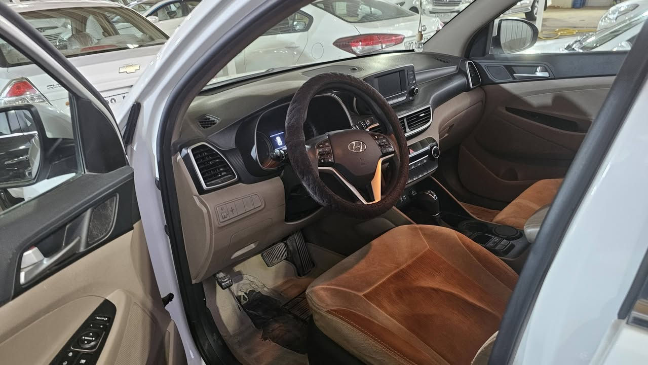 🚘 للبيع | هيونداي توسان 2019 🚘
✨ مواصفات خليجية
✨ محرك 2.0 — 4 سلندر
✨ أوتوماتيك
✨ ممشى 111 ألف كم
✨ بدون صبغ
✨ لون أبيض
✨ رقم أربيل باسمي خصوصي

🔹 المواصفات:
✔️ 3 أنظمة قيادة
✔️ تشغيل بصمة
✔️ أبواب بصمة
✔️ مقعد السائق كهربائي
✔️ مرايا جانبية شفط مع إشارة
✔️ مقاعد جلد
✔️ تكييف ممتاز
✔️ استعمال شخصي والسيارة نظيفة جداً

✅ جاهزة للفحص والمعاينة

💰 السعر: 18,500$ (18 ونص ورقة)
🔥 والسعر بيه مجال 🔥

📞 للاستفسار:
***********
المكان: النجف الاشرف
