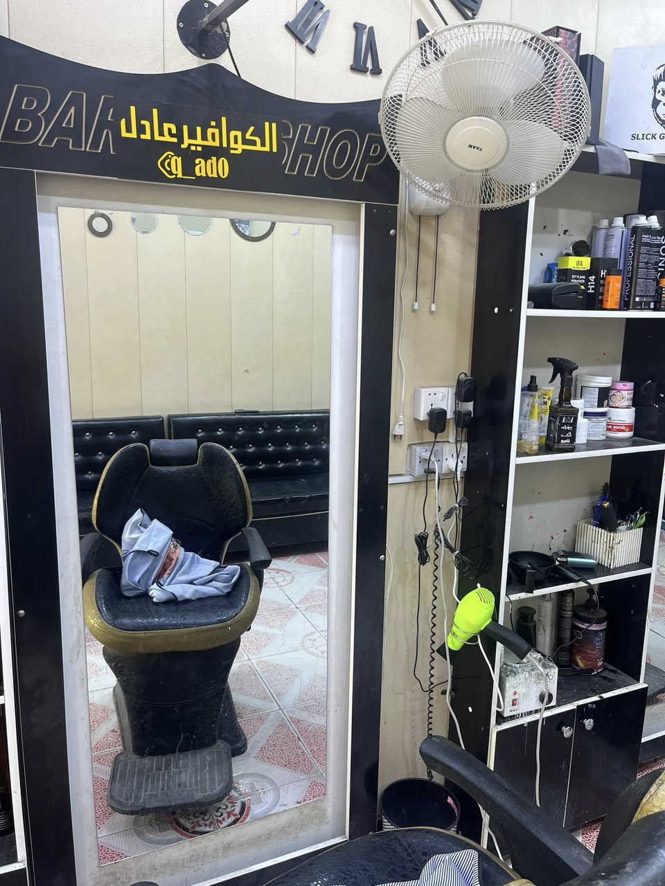 للبيع وعنواني البصره
***********
الكراسي والقنفات والمرايات وكلشي موجود بالصور للبيع
