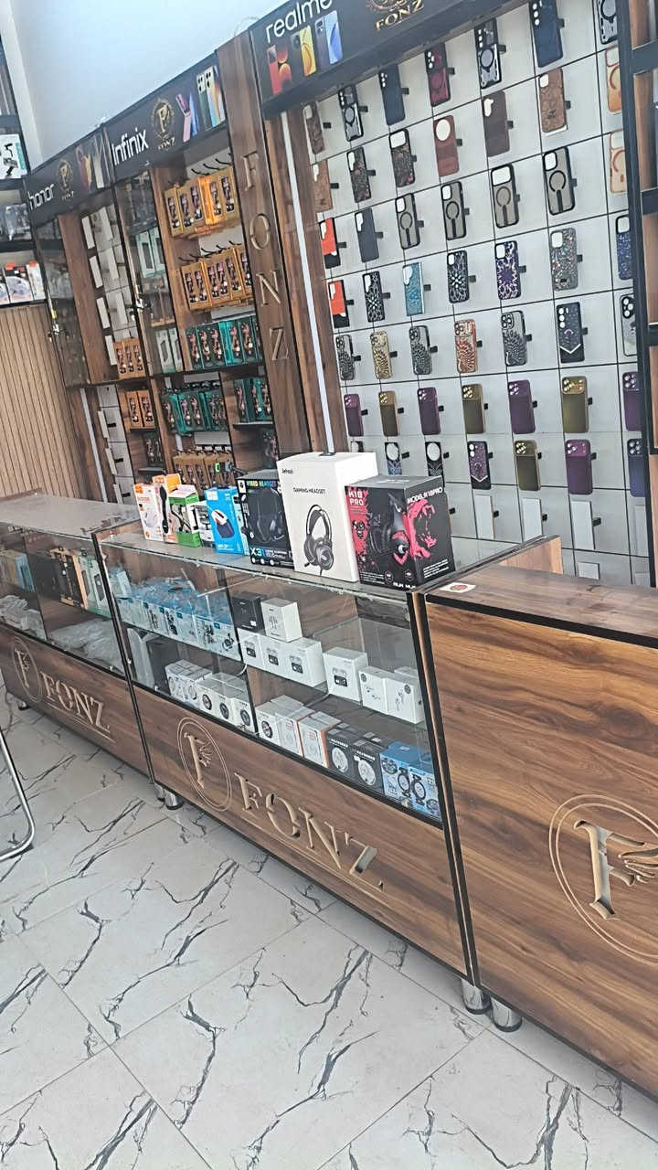 محل موبايلات يحتوي علئ اكسسوارات فقط البضاعة درجة اولئ سعر  البضاعه الموجوده بي حاليا 7 مليون والديكور كامل فاترينات عدد6 الرفوف تعليق عدد 3 ميز جام عرض عدد 3 ميز صيانه 1 مكتب + مكتبه شاشه بلازما + كاميرات عدد 2 نوعيه جيده تكلفه الديكور 5 مليون  السعر الكلي للمحل 12 مليون الشراي بيه خير ويدلل ابيع المحل شلعه والي يريد يئجر المحل ايجاره 200 الف
محل موبايلات يحتوي علئ اكسسوارات فقط البضاعة درجة اولئ سعر  البضاعه الموجوده بي حاليا 7 مليون والديكور كامل فاترينات عدد6 الرفوف تعليق عدد 3 ميز جام عرض عدد 3 ميز صيانه 1 مكتب + مكتبه شاشه بلازما + كاميرات عدد 2 نوعيه جيده تكلفه الديكور 5 مليون  السعر الكلي للمحل 12 مليون الشراي بيه خير ويدلل ابيع المحل شلعه والي يريد يئجر المحل ايجاره 200 الف 
عنواني كرمه علي شارع  العلي  قبل الجسر الاخضر
***********
