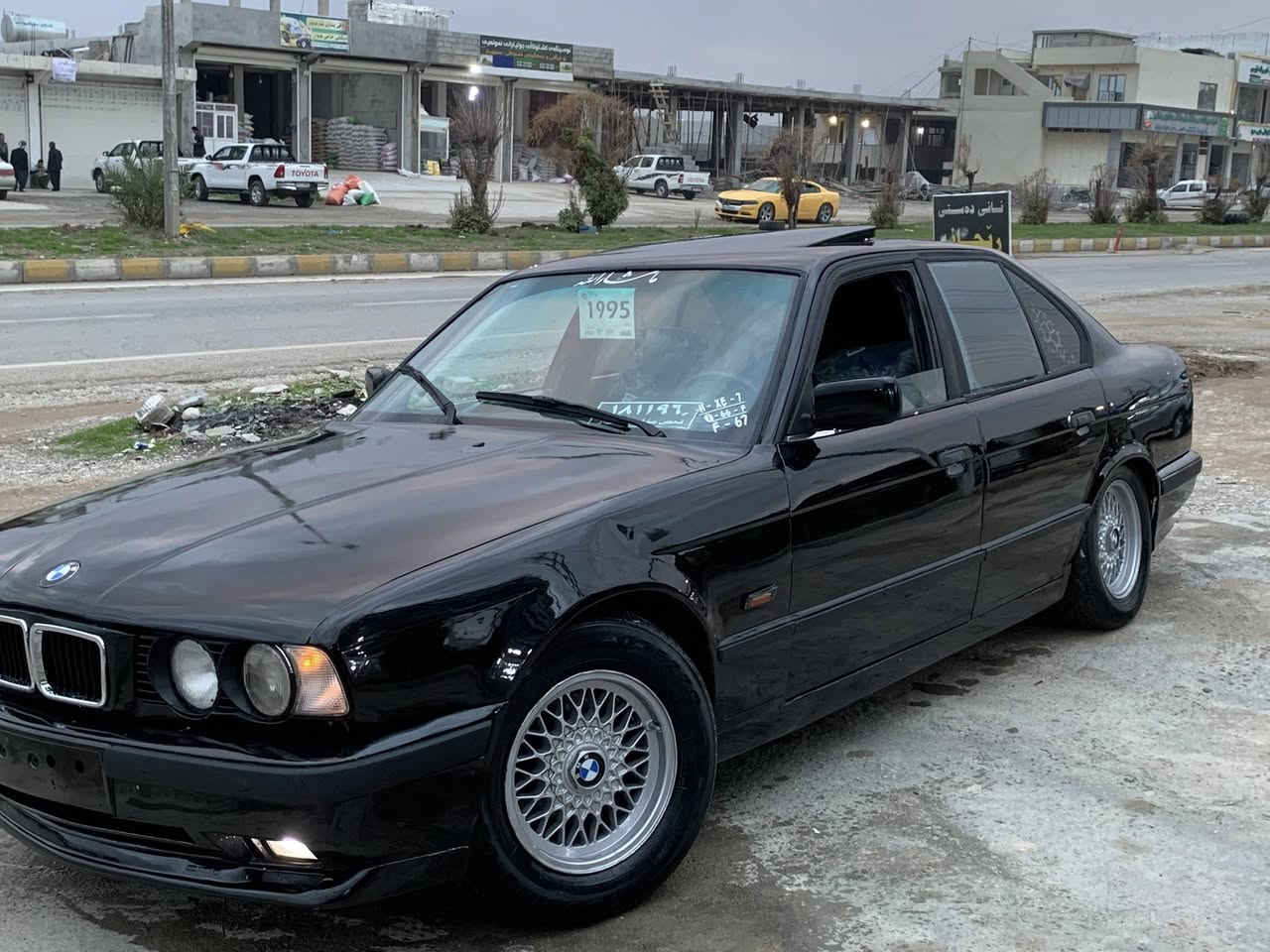 سڵاو هاوڕێیان 
1991 گێڕ عادی520 bmw بۆفرۆشتن 
ئاڕم پلاستیکی سلێمانی بەشەرتی ئاڕمو ئەوەلیات 
گێڕو مەکینەی بەشەرت مەکینەی تازە داگیراوە هەڵمی نییە 
ژێری تازە دامگرتوە کامل چرکه ی تیا نیە 
کامل بۆیاخێکی جوانم کردوە لەسەر ساقی 
کامل جوانکاریم بۆ کردوە   
کامل کارەبای مەزبوتە سڵایدە 
دەعامی پێشو پشتی ئێمە 
لایتو بەگلایتو بلاجکتۆری لۆکم بۆ بەستوە 
قرچێکی کەمی پێشی هەیەو تەواو بەشەرتی موسو بڕاوەو وەرگەڕان 
سەیارەکە زۆر جایزەو کەم مەسرەفە  
سیعری33گەڵاو مەعمەلە  شوێن هەڵەبجی تازە شارەزور 
***********
