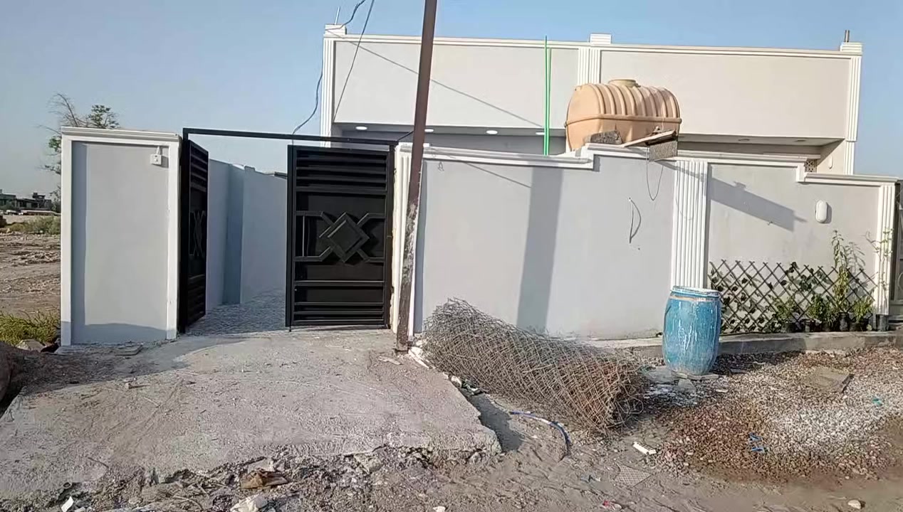 السلام عليكم بيت للبيع المساحه ٢٠٠متر زراعي منطقه سويب خمس دقايق عن الشرطه الخامسه خلف مضيف الشيخ ابو الياس العامري المنطقة مخدومه مي وكهرباء ومولد التفاصيل داخل التصوير ***********
