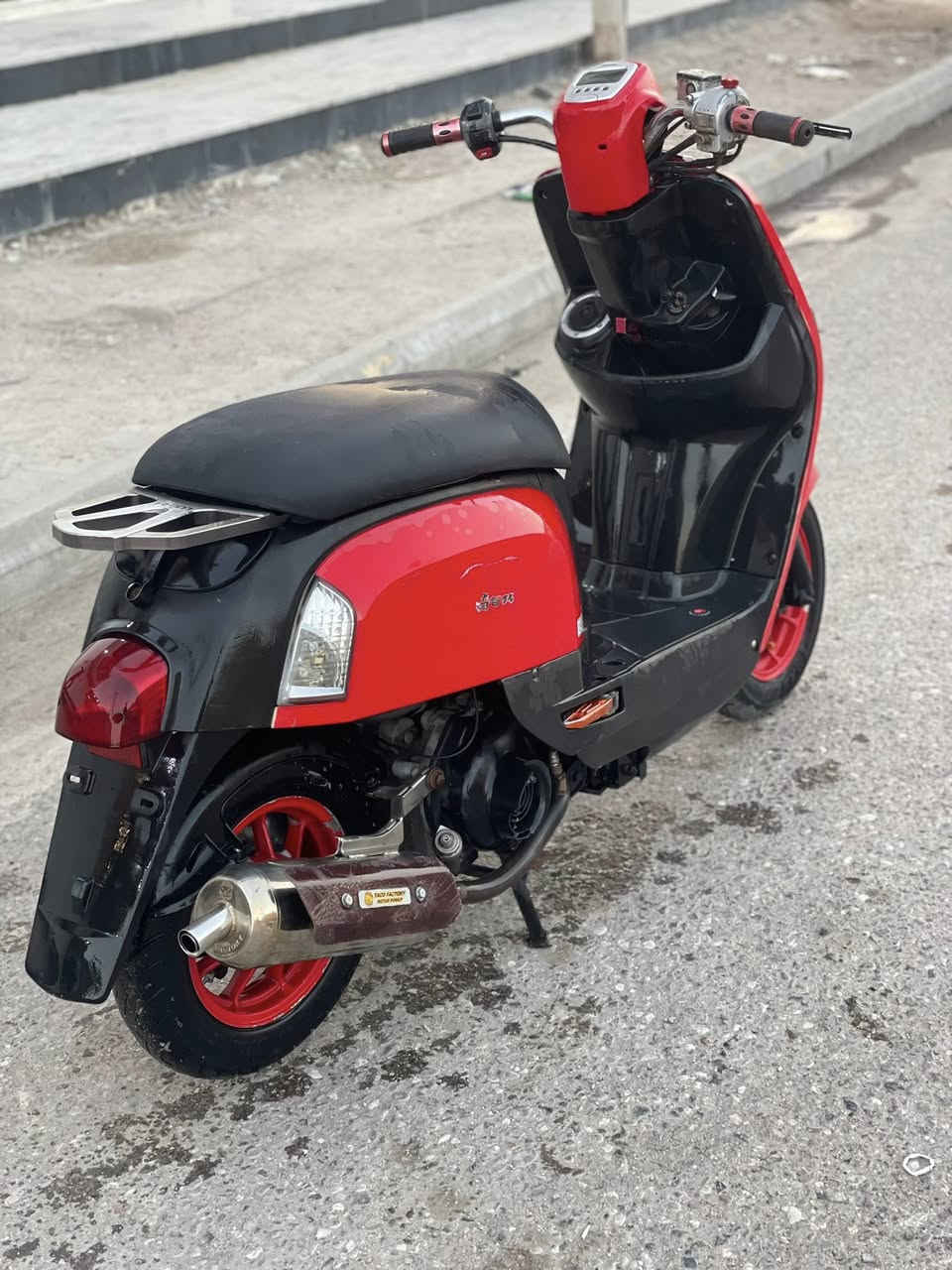 سلام عليكم دراجه حاويه جيس مفوله تزويد دراجه من اجت من الحاويه مزوده مال خارج بوشه ٥٥دراجه صاروخ السعر ١١٠٠وبيه مجال ودراجه مو سعره هاي وبلعافيه عل ياخذه مكاني بصره ***********
