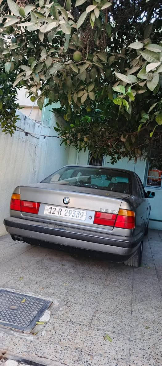 ‏السلام عليكم الحلال للبيع 
بي ام  1993.525 وضع شركة 
لون رصاصي رمادي 
تبريد قطعتين ثلج 🥶
3وضعيات قيادة سبورت وايكو وضع نورمال
نظام ABS
قطرة خياس ما بيها 
طخم تايرات جديد قبل شهر شادو محرك گير اكسل طخم جديد خير من الله تحريكة ومعدل طيران ✈️ الرقم مسطرة هزه جديده  اني الشرعي سنوية ورقم جديد  كشنات جلد كهرب خزن شاشة اعطال كبيوتر عداد الالكتروني السرعة . عداد يقرا كيج البانزين. عداد يقرا راس الباتري شگد يوصل وبيها بعد موصفات خير من الله السيارة احلى من الصور فول نظافة مصبوغة عام جمالية بلا معجون وكلشي بيها شغال جامات 4 كهرب اوتو كابون بانزين وشاشة وكامرا بدون ضرر 
 بيها طخة خفيفة 
السعر  75بيها مجال
  وكلشي بل سوك تحياتي 🫡 التواصل عل واتساب
***********
