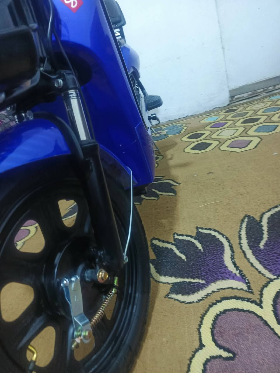 السلام عليكم درجة شحن البيع حجم 16
دراجة جديدة مستخدمة سبوع شاحنه وبايدر 
بصمة وسويج نسختين السرعة 60
مستعجل على البيع الشراي يتصل ***********
