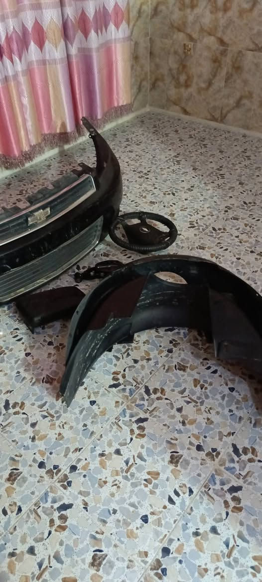 السلام عليكم شباب ابطاين خلفيه  امبالا الشكل القديم جدا نظيفات للبيع المكان بغداد ***********
