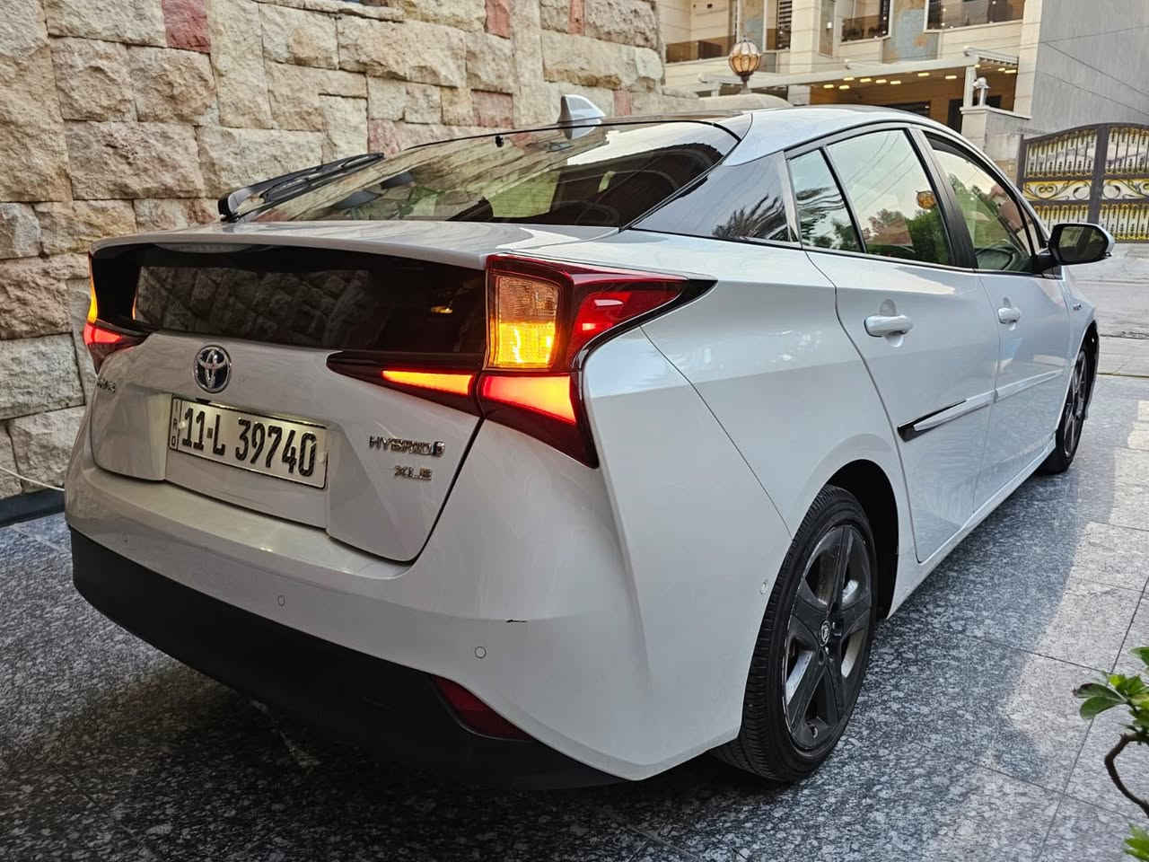 تويوتا بريوس  2022 XLe نايت شيد. فول من كلشي عدا الفتحة. اللون أبيض لؤلوي  السيارة بدون ايرباك بدون لغد بدون تبديل   بصمة كشن كهرباء كشن جلد حساسات كل الجهات كاميرة رادار توقف تلقائي. كثير امور السيارة هايبرد بانزين محرك 1800 رقم بغداد بأسمنا ماشية 37 الف مايل سعر 143 ورقة بغداد زيونة *********** د. براء الموسوي
