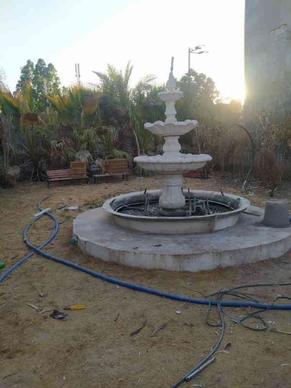 بسم الله الرحمن الرحيم اسعد الله اوقاتكم احبتي يتوفر لدينا 1300 متر وبيه بيت قاطين يتكون من 8 غرف كبيرة وديوان وحديقة كراج جبير طابو زراعي عراقي مكاتبه وي صاحب الارض عنوان البصره ابو الخصيب ام نعاج طريق معمل ثلج الامي وطب سعر 650 وبيه مجال ***********.    ***********
