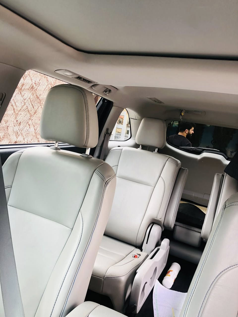 السلام عليكم
هايلندر للبيع فقط

موديل ٢٠١٨ 

مواصفات XLE معروفه

رقم صلاح الدين الدولي باسمي مشروع وطني 

الضرر جاملغ وبنيد بدون دواخل وشواصي ماشيه 80

سياره جديده وجاهزه من كلشي وشرط التحويل

 

للاستفسار اكثر الاتصال 

***********
