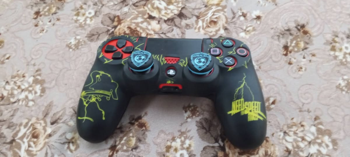 سلام عليكم بلي 4فات يدات عدد2 كامل ملحقات يجي ويا9 اقراص النضافه ميه ميه مكاني كربلاء حي الحر موجود السعر 300وبي مجال بسيط رقم الواتساب ***********
