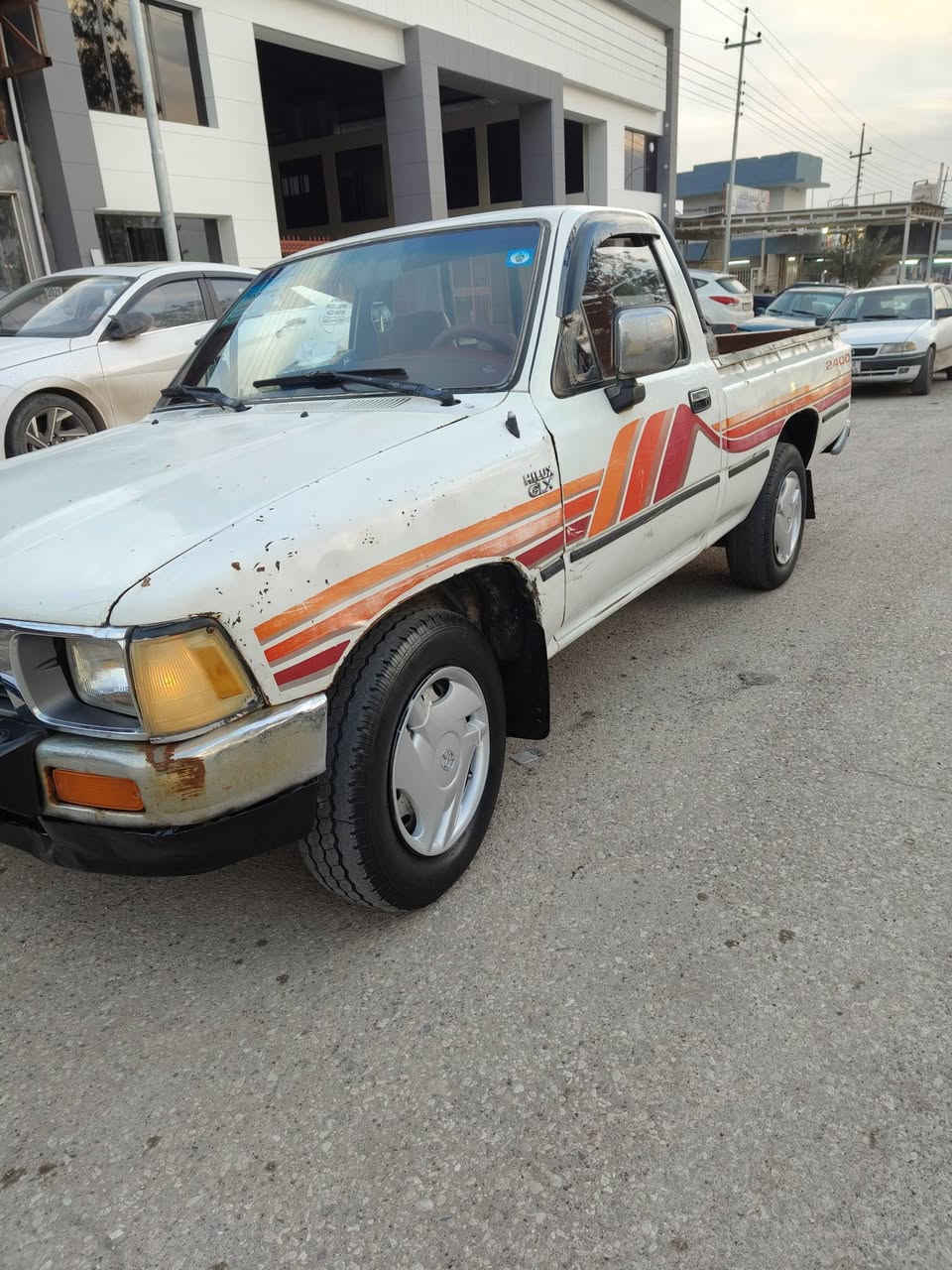 اسلام عليكم بيكم موديل 1993 جي ايل اكس داخل احمر حار بارد سياره نضيفه بيها صبق مكانات اب جهت السايق وجهت النفر وضع شركه وبيها ملاحضات بسيطه مكينه وكير شرط سيار بيها كاربون بانزين رقم جديد شرط التحويل فقط السقف مصبوق جماليه فقط  السعر 68 وبيها مجال بسيط الشراي يتصل غير متواجد عل فيس ***********
