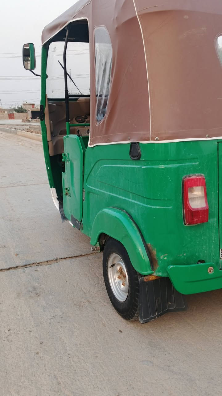 سلام عليكم تكتك للبيع 22 كفاله عامه مداور مباشر بيه بس طخه يم البگ لايت كفاله من الصبغ والمعجون الشراي يتصل ***********
