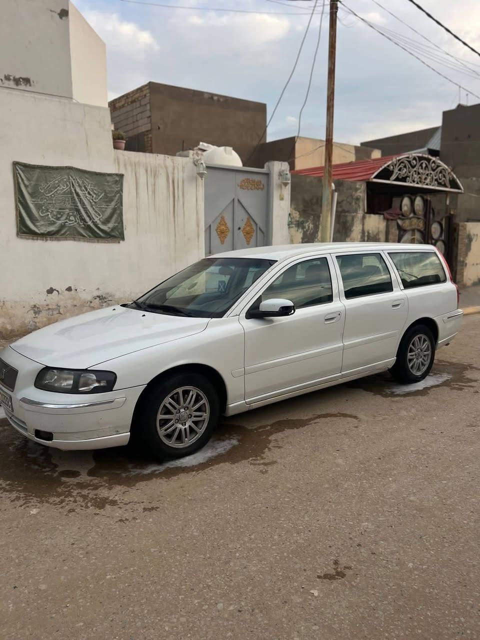 فالفو v70 2007 للبيع بيع مستعجل حداديه تخم تاير باتري داينمه وكلشي بيها جديد ألف ماتخسر عليها لا صبغ ولا تبديل ولاضربه عل بلاد 
شرط مداور 
عنوانها ديوانية 
والي يريد تفاصيل اكثر يراسل أو يتصل 
*********** السعر ٦٣ وبيها مجال راسل وتدلل
