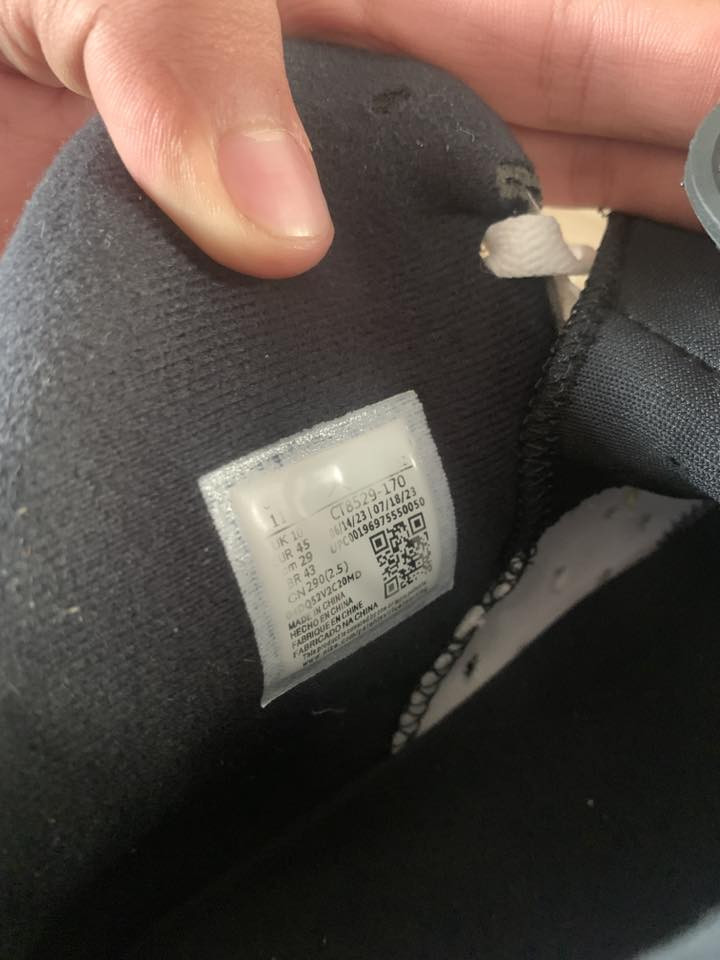 متوفر  Nike air Jordan 6 retro yellow
القياس 45 
السعر 60 
يتوفر توصيل داخل الناصرية فقط 
للتواصل متوفر واتساب *********** 
لايوجد ملحقات
