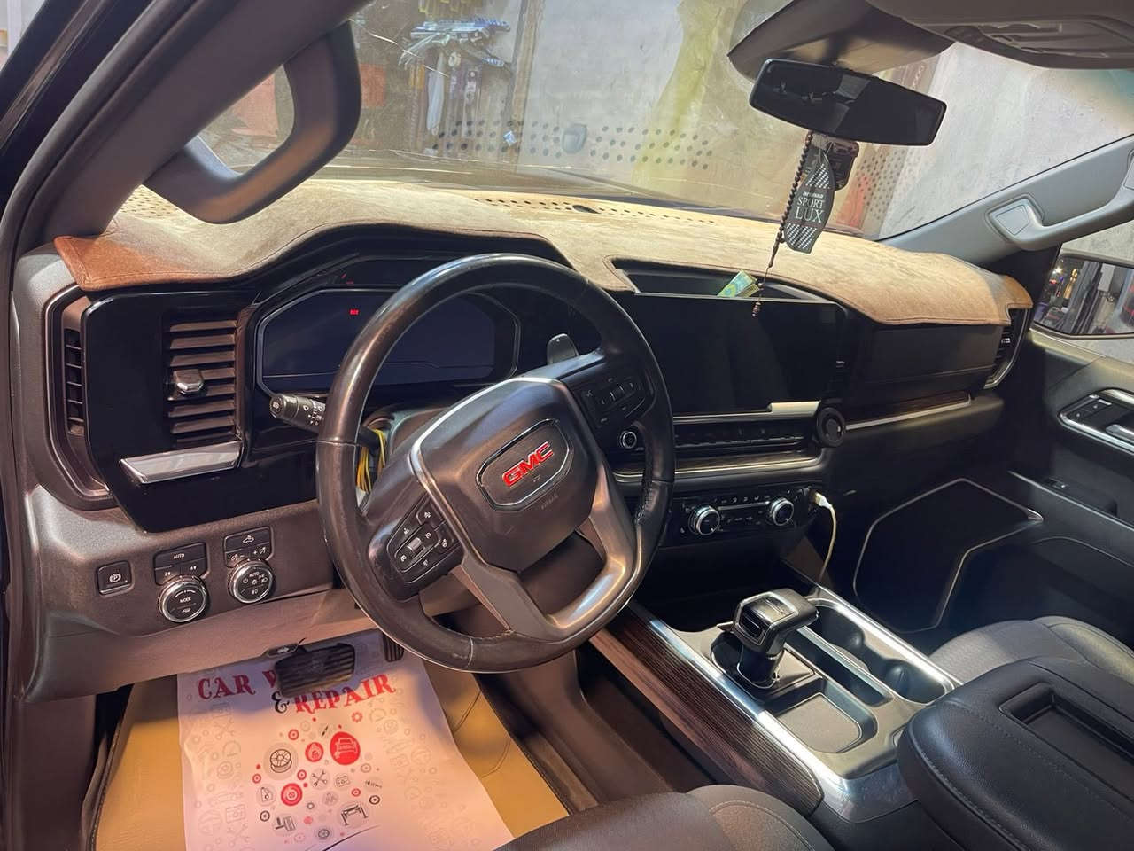 السلام عليكم 
سيرا الفشن موديل 22  ماشيه 108 الف كيلو

مواصفات الفشن معروفه
مكينه 5300
بيهه منظومة غاز انكليزيه بولنديه خاصه للسيارات الأمريكي ضمان المنظومة 2صيانه مجاني وصار خمس اشهر من شادهه 
علما سعر المنظومة 30 ورقه ومثبت السعر بالضمان
السياره والمنظومة خير من الله ما تحس بالبانزين شنو
سبب البيع شراء ارض 
السياره متواجده في بغداد القادسيه
وبالخير على الياخذهه
للتواصل ***********
