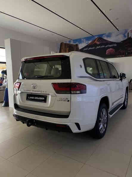 لاندكروزر gxr للبيع 
زيرو ٢٥ مماشيه 
واحد على واحد  
وكالة البر وكيل تويوتا المعتمد 

للاستفسار والاتصال على الرقم التالي 
***********
