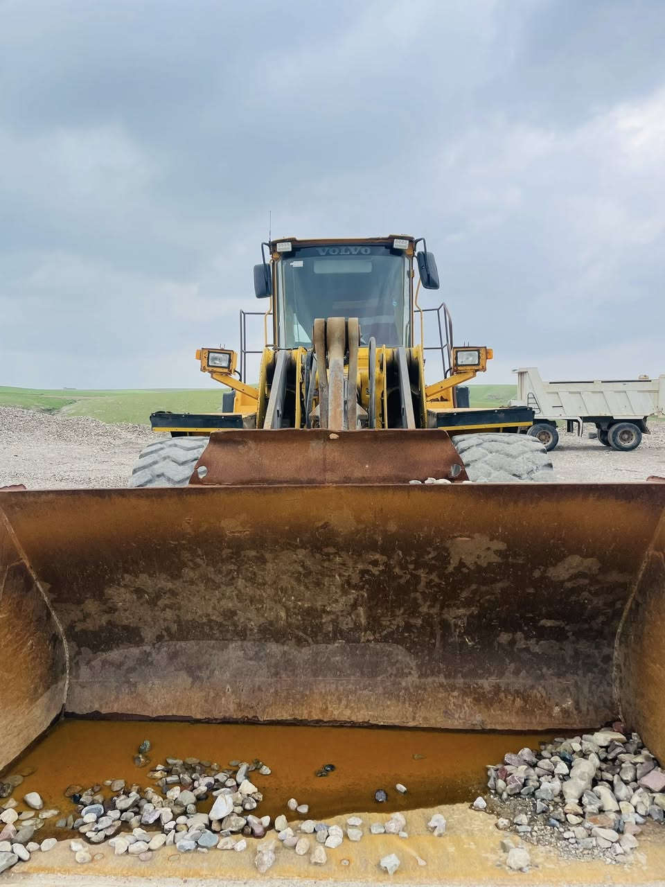 السلام عليكم شفل فالفو م2003 سليمانيه جاهز للشغل كير ومحرك بم ونوزل للاستفسار ***********..***********
