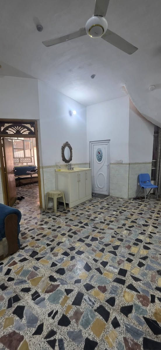 🏡 دار للبيع – طابو صرف

📍 الموقع: الأندلس – واجهة مباشرة على المتنزه
📐 المساحة: 200 م²

✨ المواصفات:

🏢طابقان

☑️بناء حديث (درجة أولى)

🛏 5 غرف نوم

✔️استقبال واسع

✔️صالتان

✔️مطبخ

✔️3 مجمعات صحية (داخلية وخارجية)

 فرصة مميزة لمن يبحث عن منزل حديث بموقع هادئ وإطلالة جميلة على المتنزه. يصلح روضة او حضانة او معهد 

📞 للاستفسار:مراجعة مكتب عالم العقار في الجمعية مقابل الإطفاء أو الاتصال على:📱 ***********📱 ***********

#عندك_عقار_للبيع_فقط_راسلنا_اواتصل_واتساب
