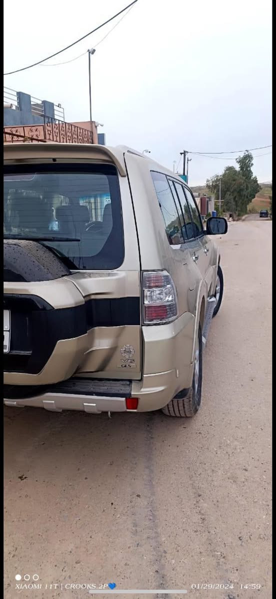 باجيرو للبيع.  2016 خليجي موصفات GLX. انطي كفالمن دعامي لي دعامي. فقط سنوي قديم سعر158$.     
*********** مكاني كركوكوبي مجال حيل قليل ماشي 98 الف حقيقي
