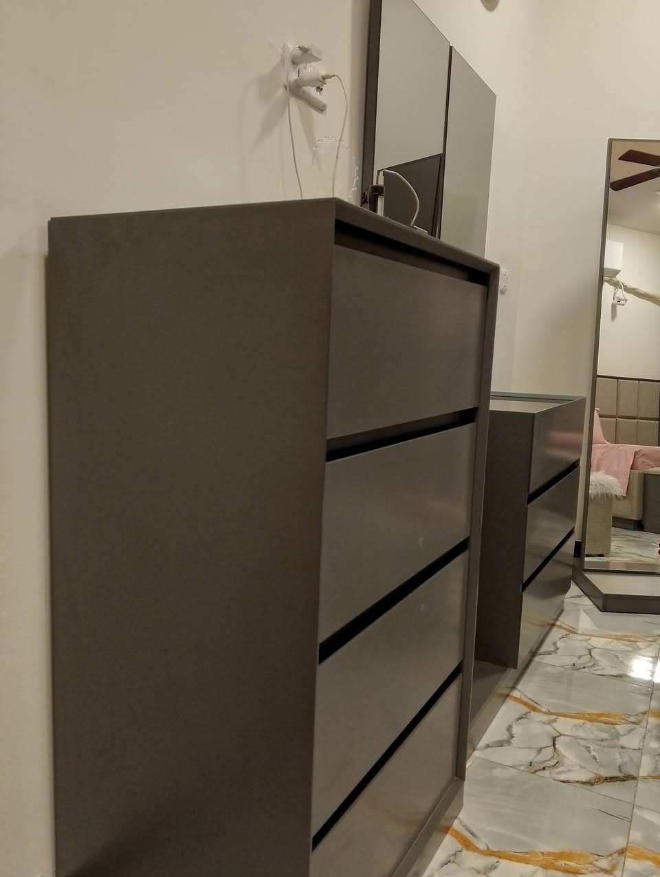 غرفه تركي للبيع
كامله جديده ستعمال 6 اشهر 
السعر مليونين وبيه مجال 
ستفسار ع الرقم ***********
